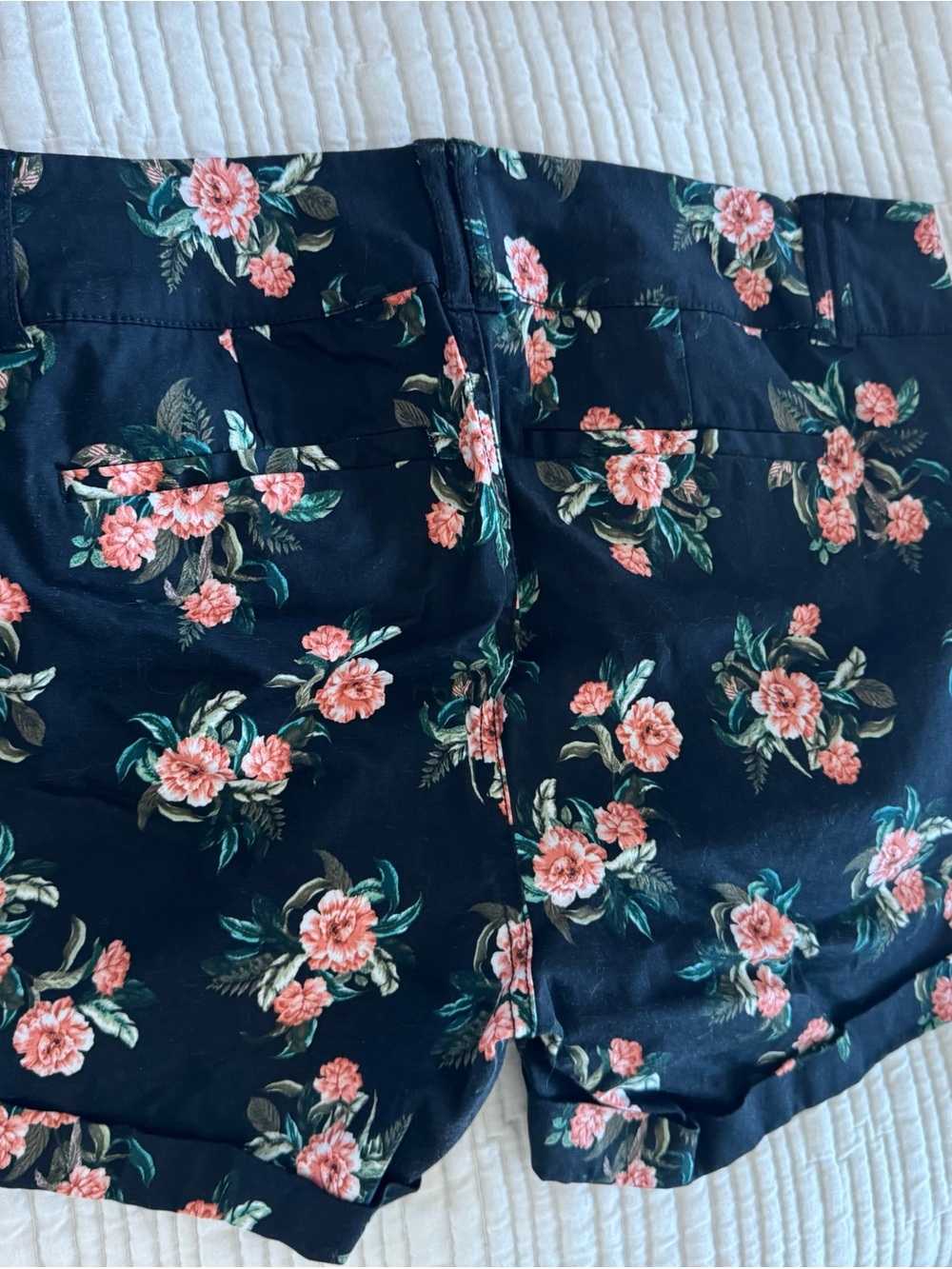torrid Black  Shorts with Coral Flowers size 14 - Picture 4 of 4